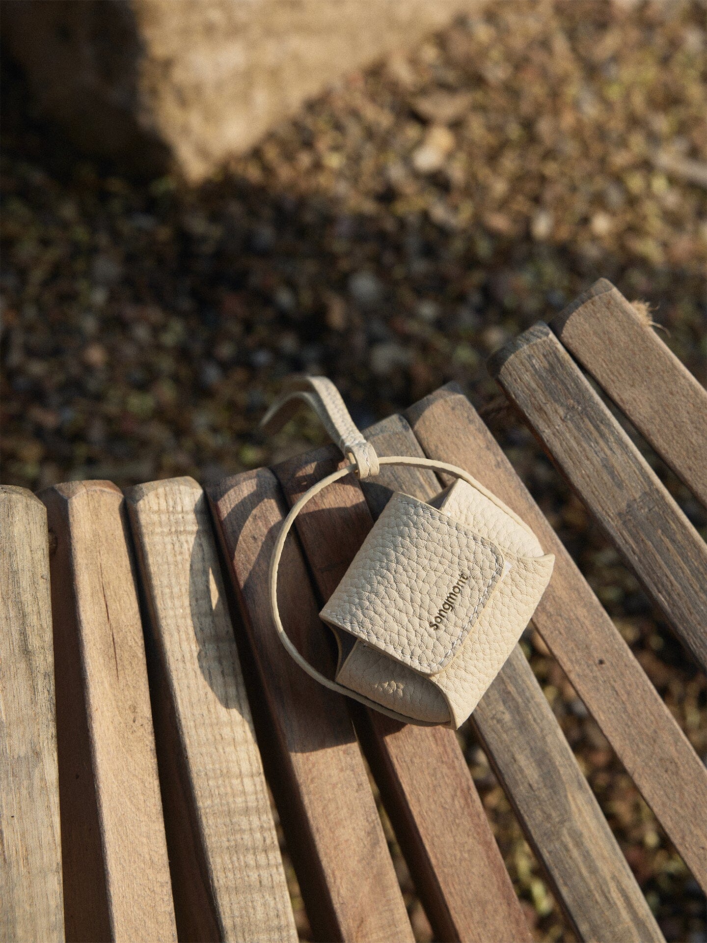 1198-songmont-airpods-case-3.jpg Songmont AirPods Case