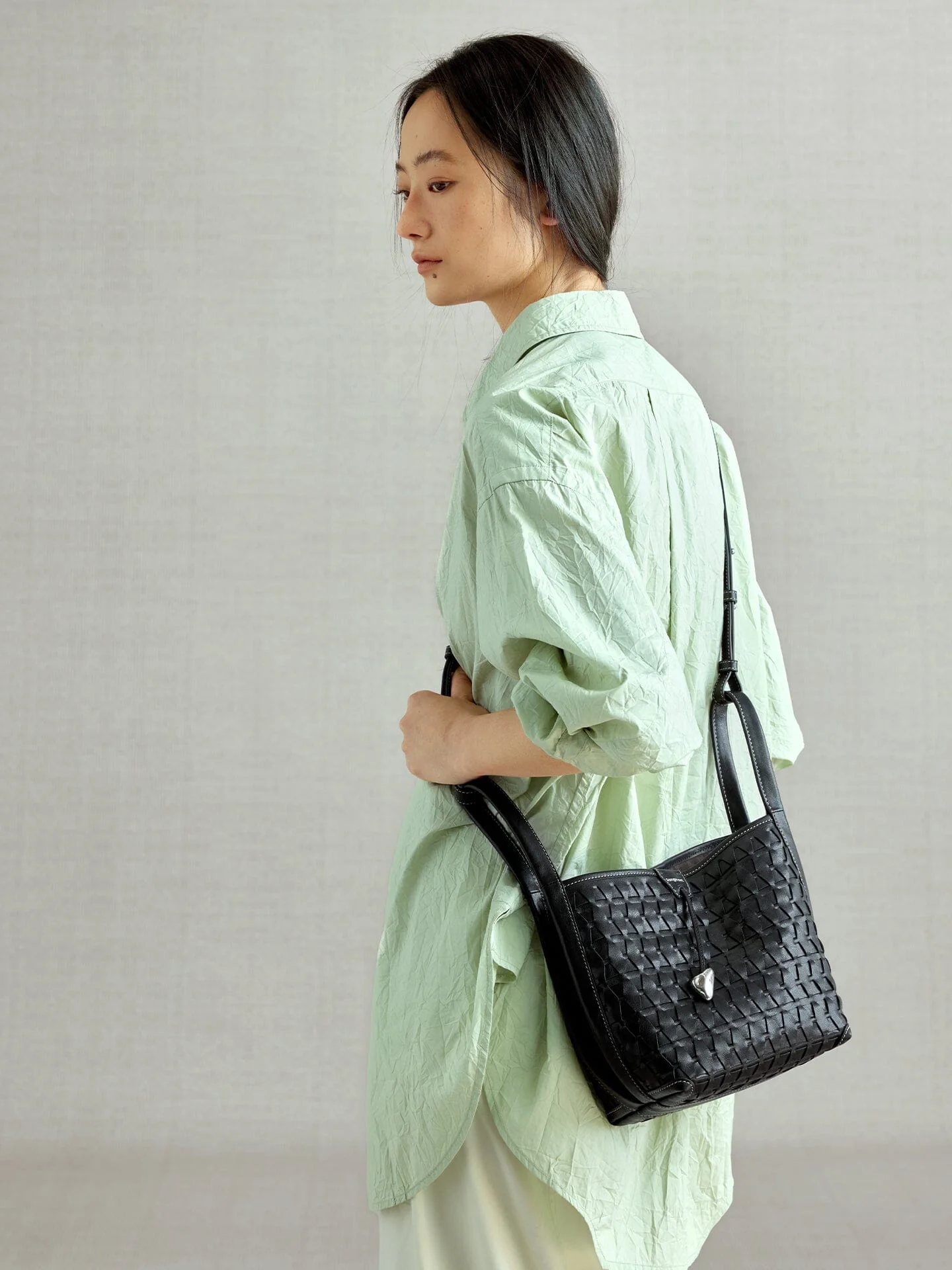 177-lattice-bucket-bag-4.webp Lattice Bucket Bag