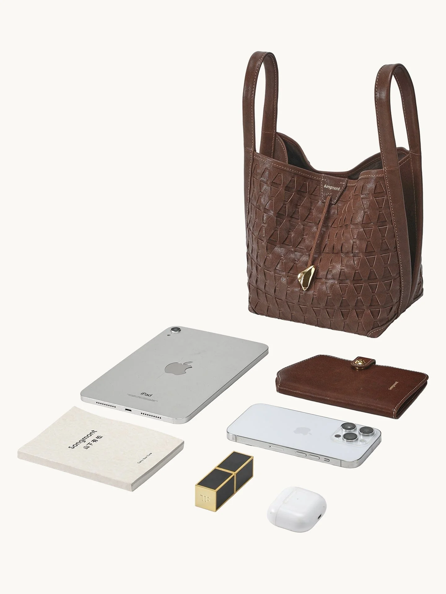181-lattice-bucket-bag-11.webp Lattice Bucket Bag