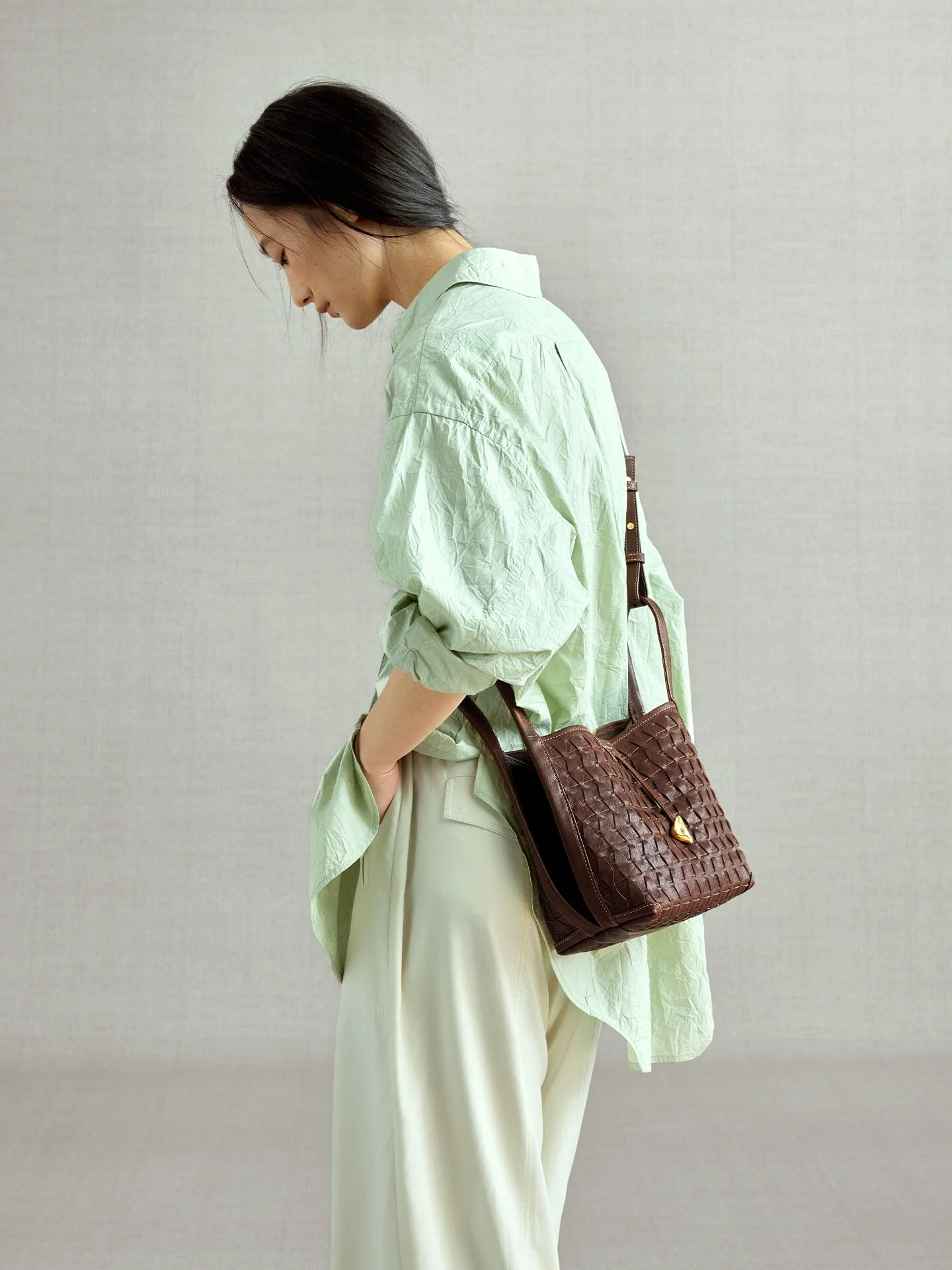 181-lattice-bucket-bag-4.webp Lattice Bucket Bag